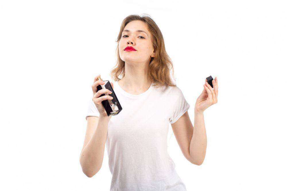 Coba sampel parfum. (Freepik / KamranAydinov)