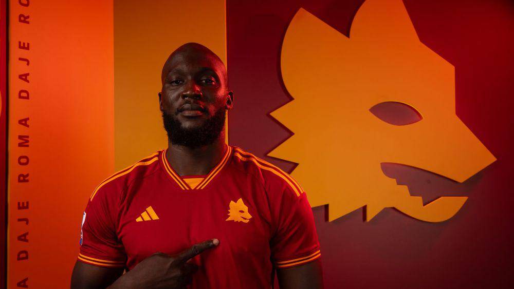 Romelu Lukaku memperkuat AS Roma pada 2023/2024. (asroma.com)