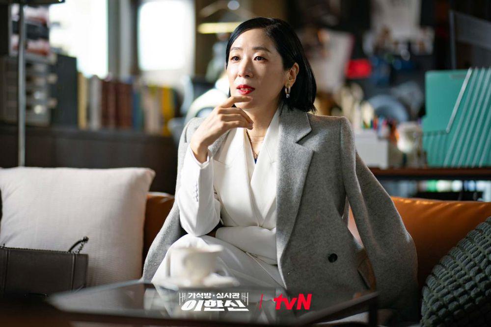 8 Keahlian Jahat Choi Hwa Ran dalam Drakor Parole Examiner Lee