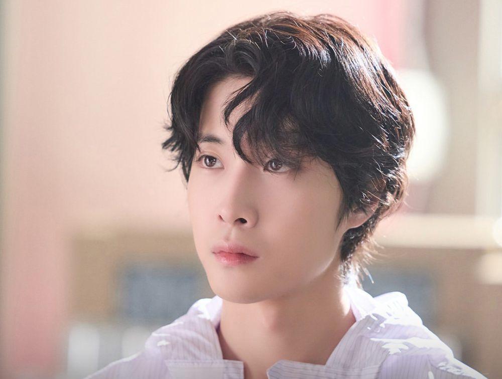 4 Sisi Introvert Yoon Min Joo di Drakor Brewing Love