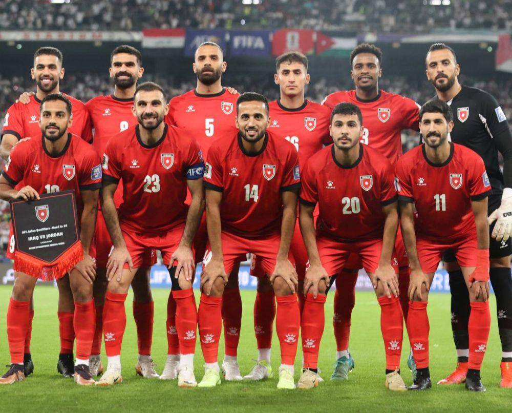 Para pemain Timnas Yordania berfoto sebelum memulai pertandingan. (x.com/JordanFA)