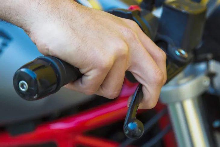 Cara Merawat Tali Gas Motor, Perlu Pelumasan Rutin
