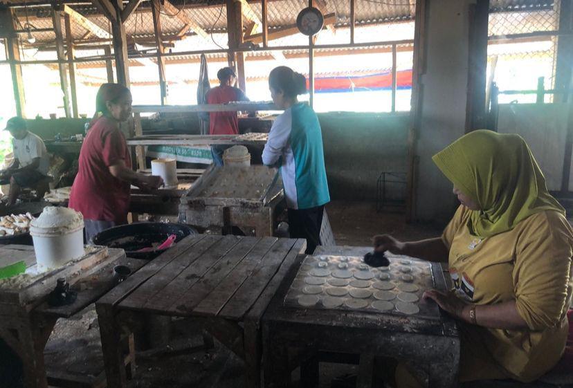 Kisah Kampung Produsen Lokal Enye di Balik Ketenaran Sadbor