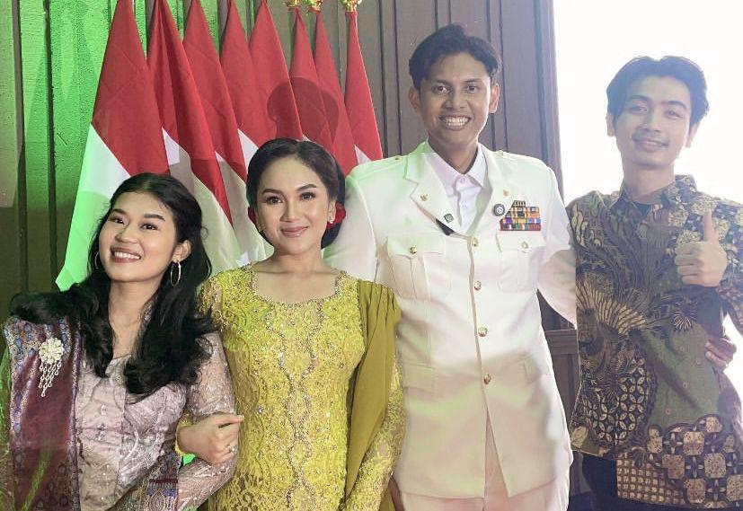 7 Potret Pesta Ultah ke-30 Ibnu Wardani, Tampil Gagah Bak Presiden!