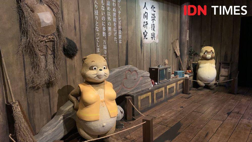 Potret instalasi segmen film Pom Poko di pameran The World of Studio Ghibli, Singapura (IDN Times/Fasrinisyah Suryaningtyas)