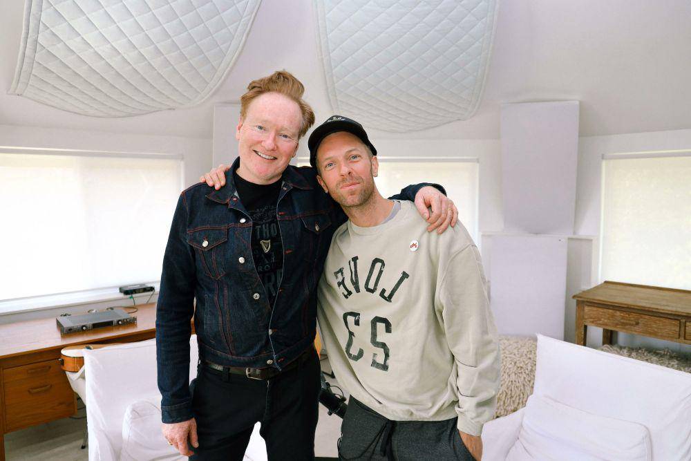 potret Conan O'Brien dan Chris Martin (twitter.com/ConanOBrien)