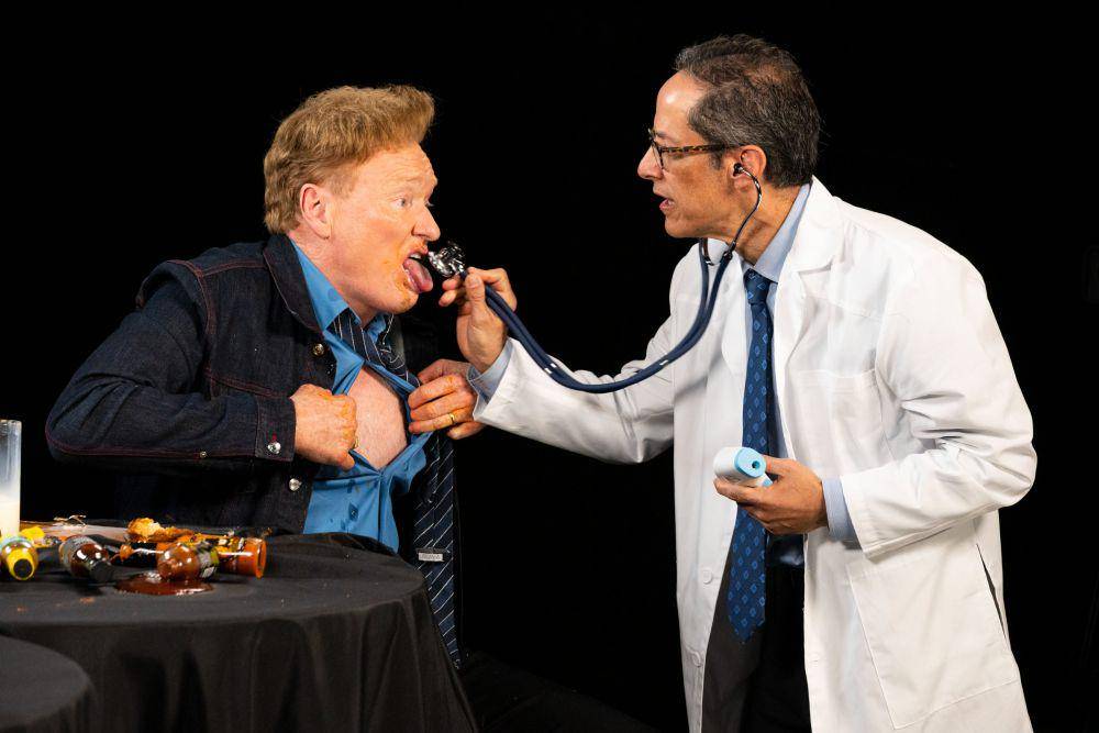 potret Conan O'Brien dan Jose Arroyo (twitter.com/ConanOBrien)
