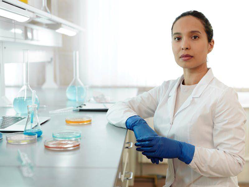 ilustrasi peneliti di laboratorium (pexels.com/Edward Jenner)