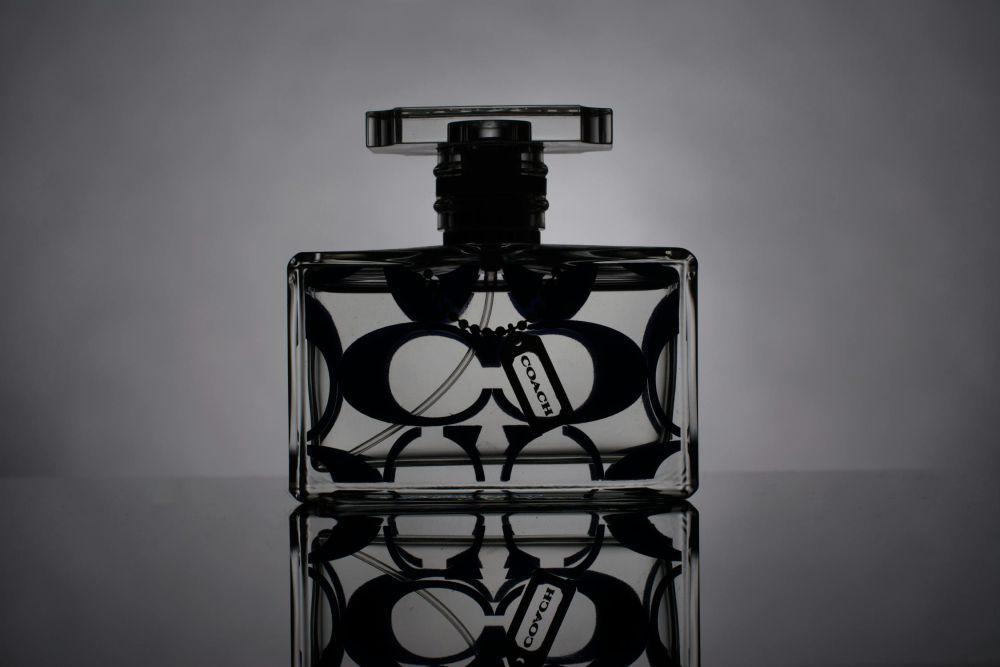 5 Pilihan Parfum Aroma Blackcurrant yang Memikat, Wanginya Kompleks!