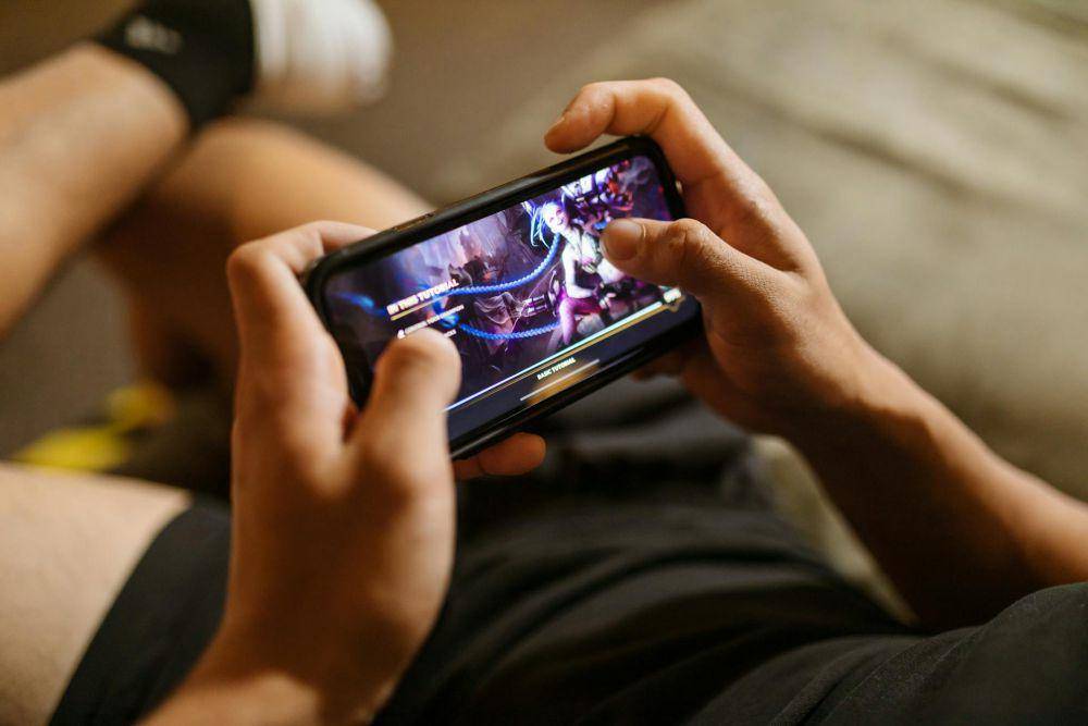 ilustrasi bermain game bareng (pexels.com/RDNE Stock project)