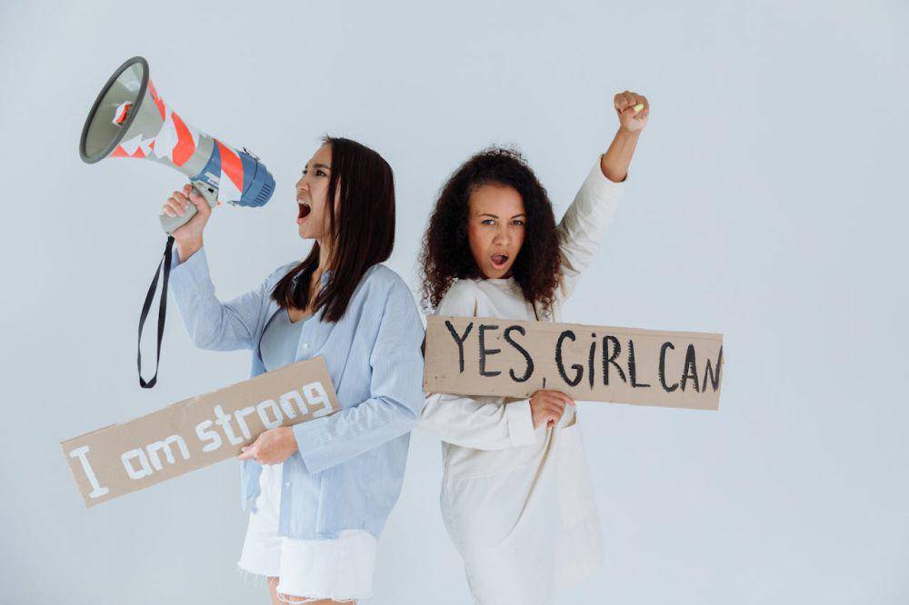ilustrasi dua perempuan (pexels.com/Thirdman)
