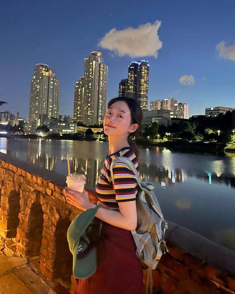 Lee Yoo Mi (instagram.com/leeyoum262)