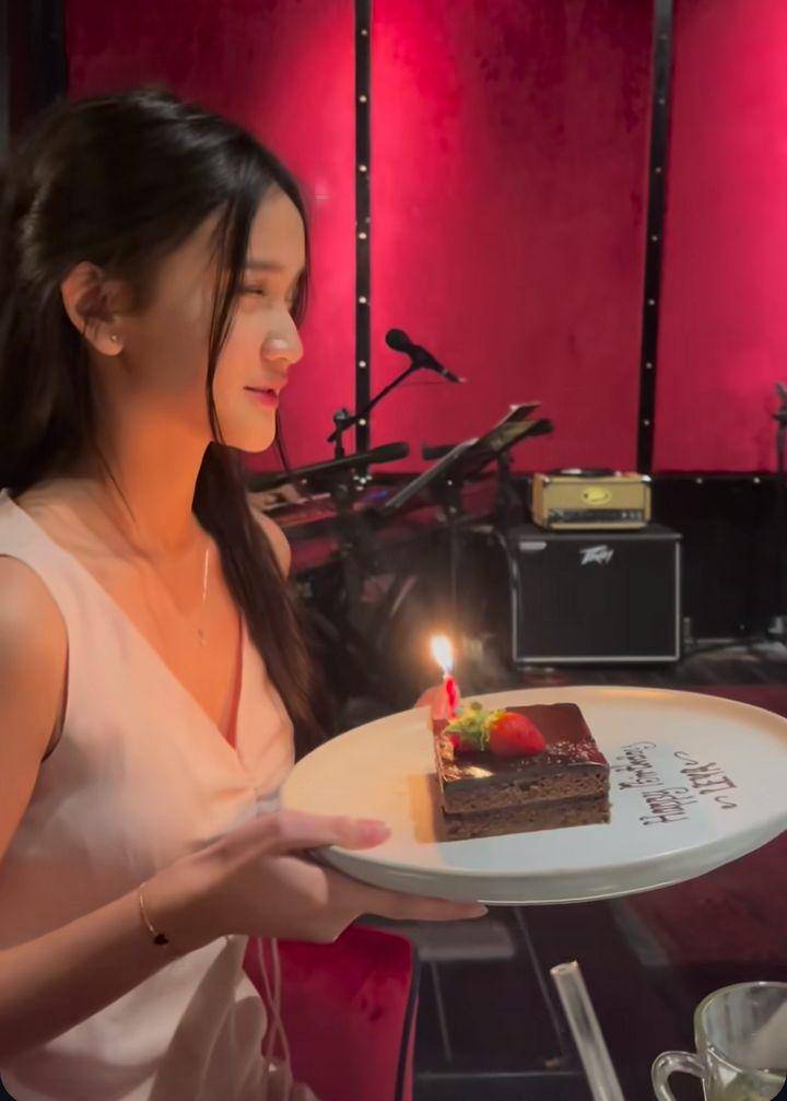 Birthday dinner Leya (Instagram.com/neng_risma)