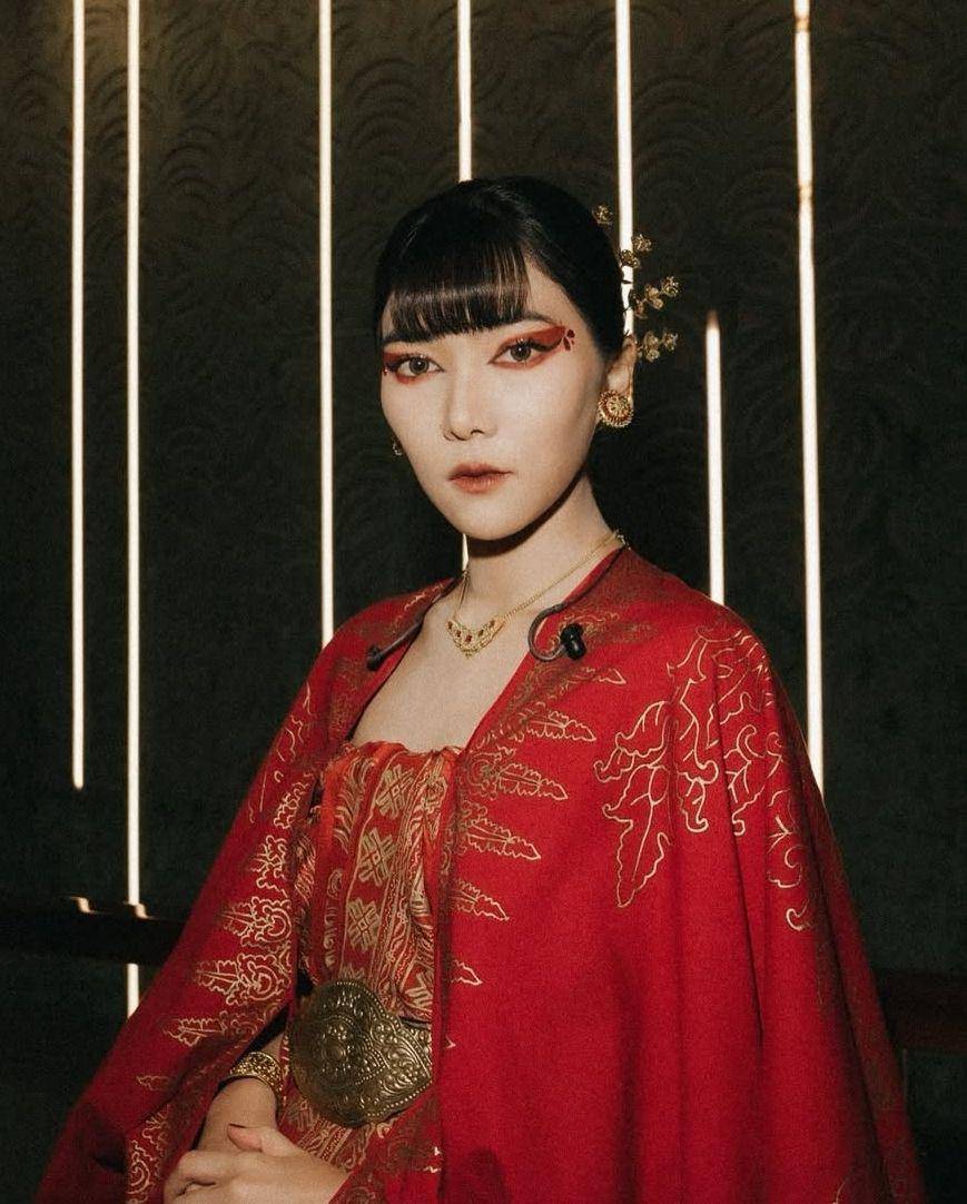 Isyana Sarasvati (instagram.com/isyanasarasvati)