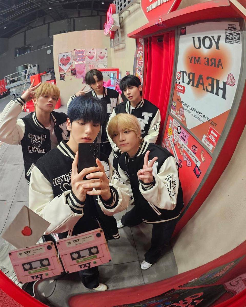 TXT (instagram.com/txt_bighit)