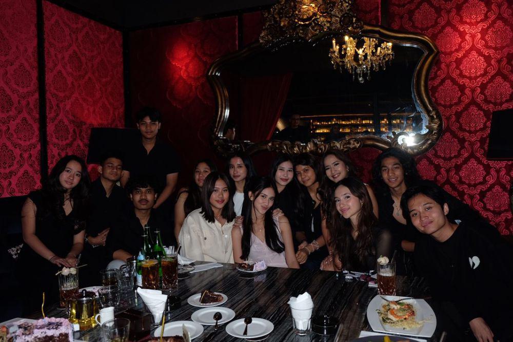 7 Potret Birthday Dinner Leya, Putri Ferry Maryadi, Ada Rizwan