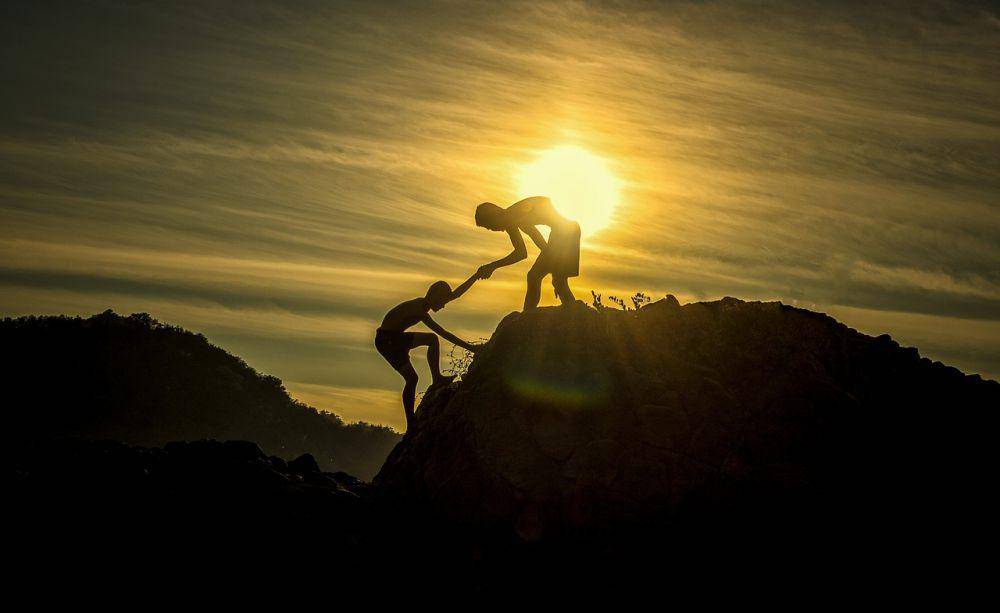 ilustrasi menolong sesama (pixabay.com/sasint)