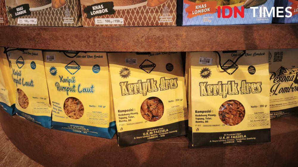 Potret oleh-oleh keripik khas Lombok (IDN Times/Dhiya Awlia Azzahra)
