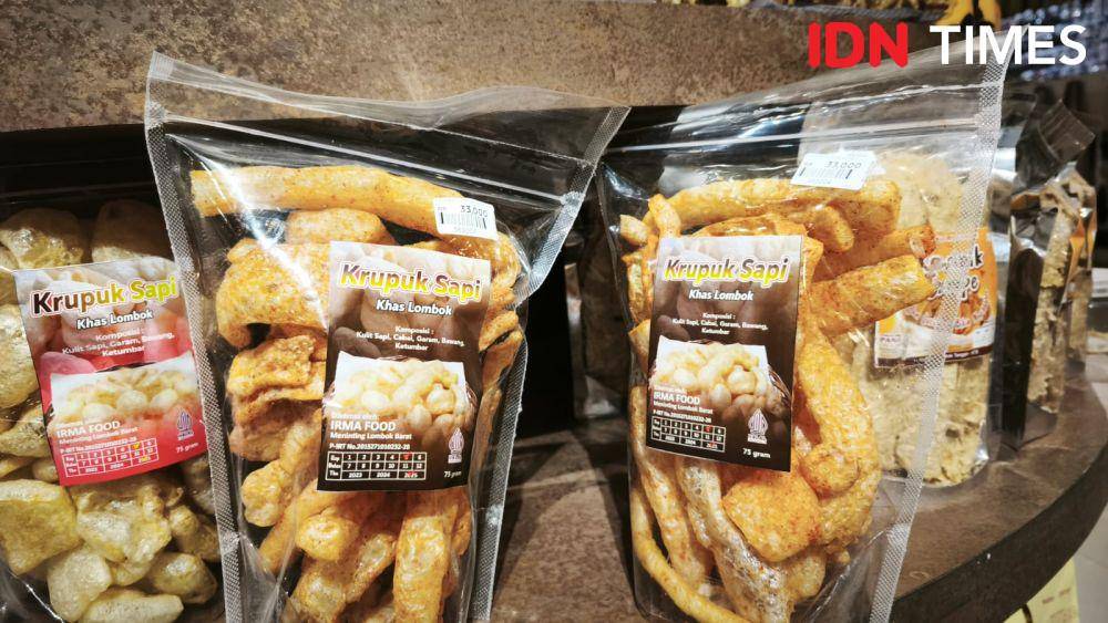 Potret krupuk sapi (IDN Times/Dhiya Awlia Azzahra)