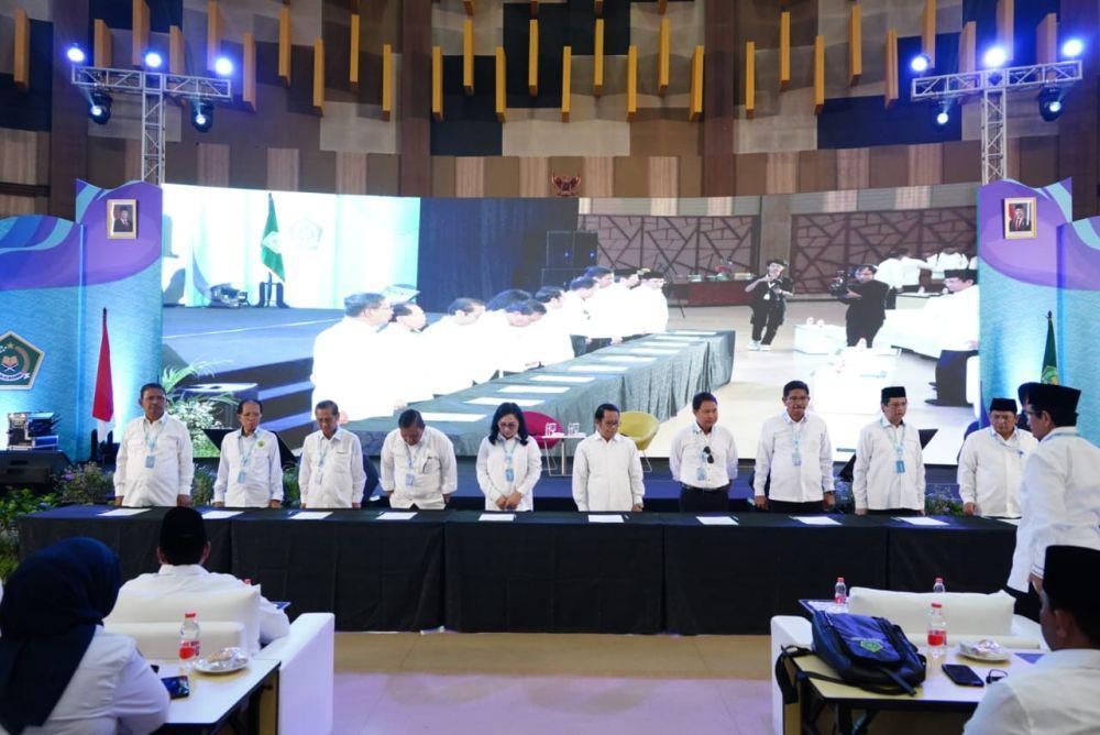Pejabat Kemenag Tandatangani Pakta Integritas Beri Layanan Terbaik