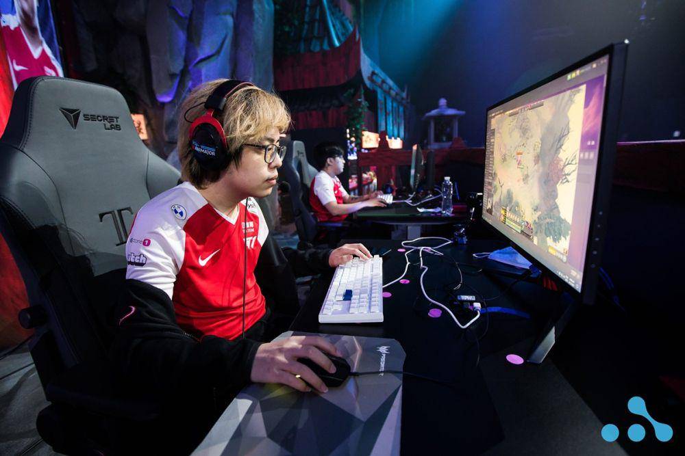 Dota 2 dan MLBB sama-sama bergenre MOBA, sehingga banyak konsep dasarnya serupa (liquipedia.net/dota2)