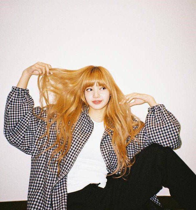 padu padan pattern outfit ala Lisa BLACKPINK (instagram.com/lalalalisa_m)