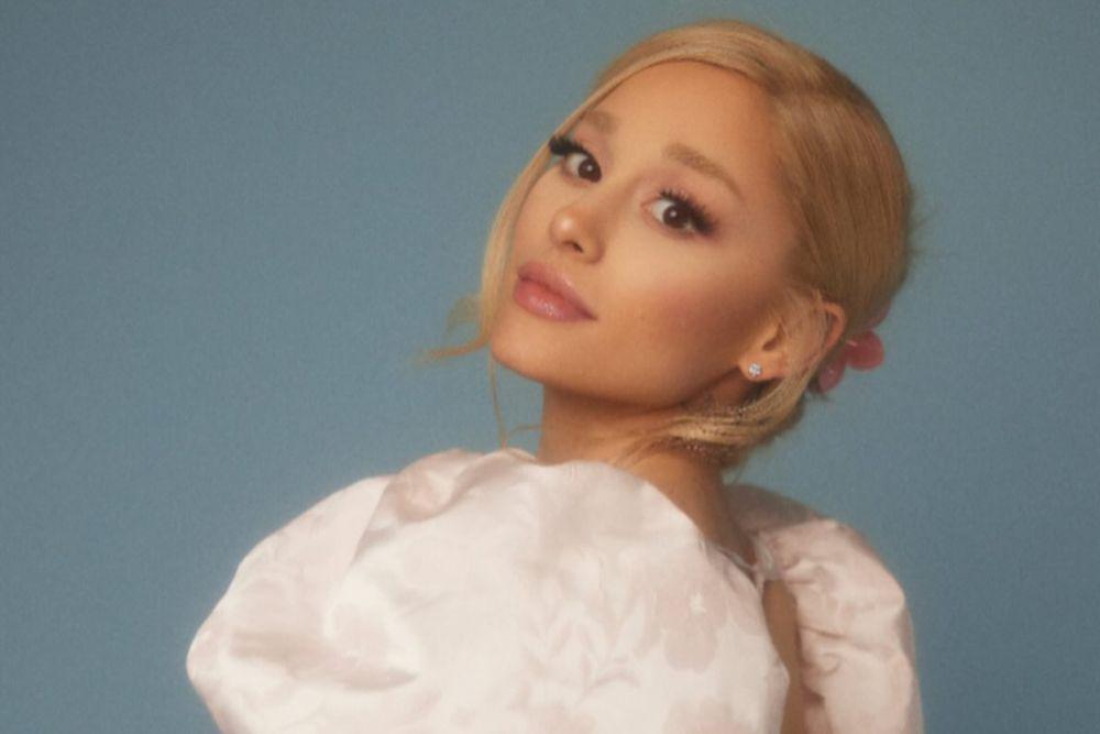 10 Masa Sulit yang Dihadapi Ariana Grande, Anak Broken Home!