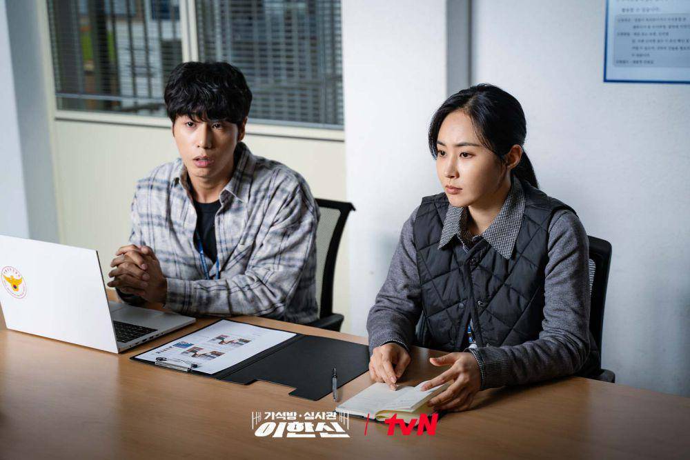 cuplikan drakor Parole Examiner Lee (dok. TVN/Parole Examiner Lee)