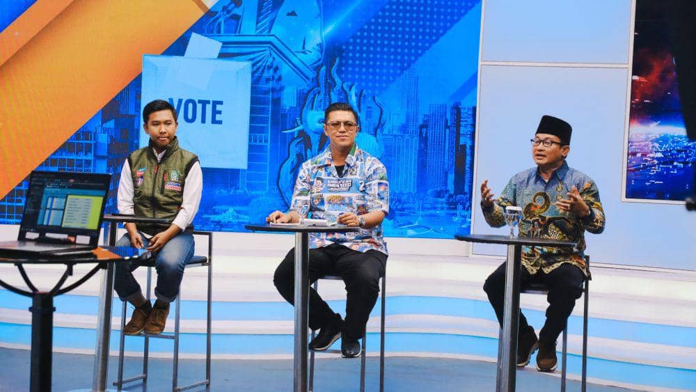 Pengusaha asal Jatim, Hendy Setiono (tengah) saat di acara salah satu tv nasional. Dok. Pribadi Narsum.