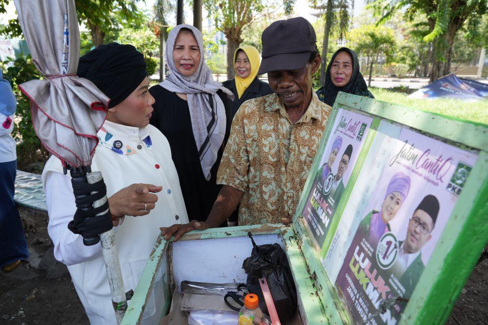 Cagub Luluk Temui Penjual Terang Bulan Korban Kreator Konten