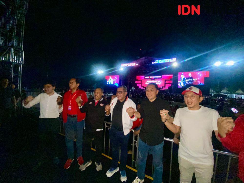 Kampanye Akbar Eri-Armuji, Titip Kemenangan Risma-Gus Hans 56 Persen