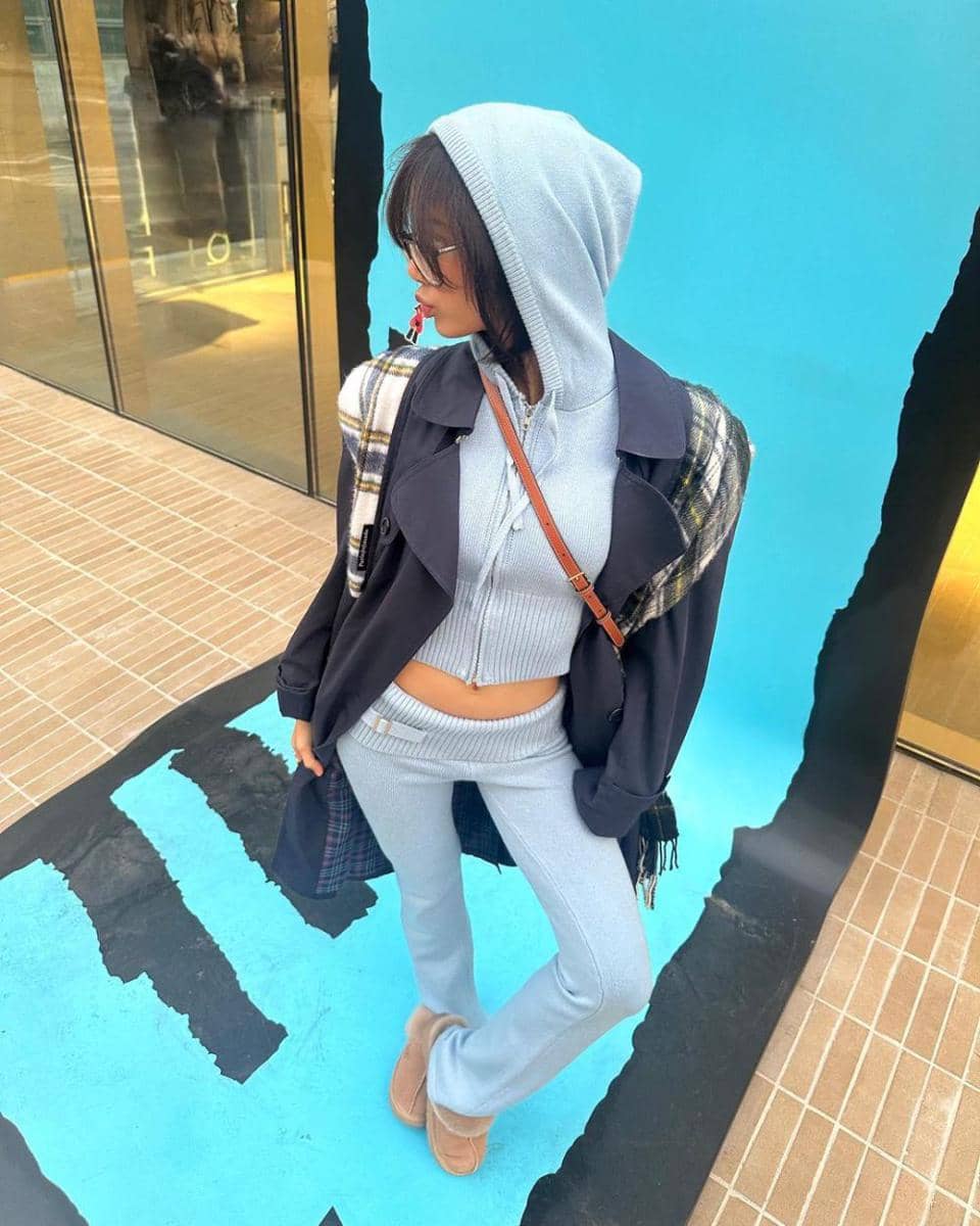 ide layering outfit ala Lisa BLACKPINK (instagram.com/lalalalisa_m)