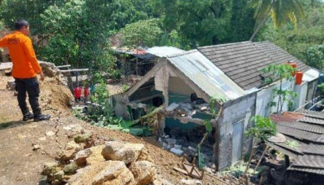 Talud 16 Meter Jebol, Timpa 2 Rumah Warga di Kasihan Bantul