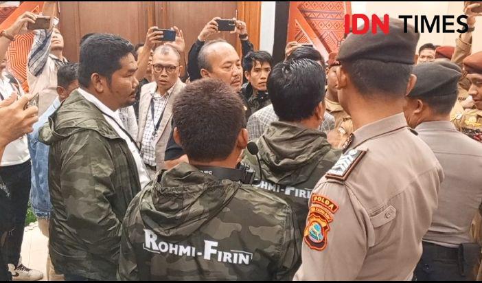 Pendukung Rohmi-Firin Nyaris Ricuh dengan Petugas Keamanan KPU NTB