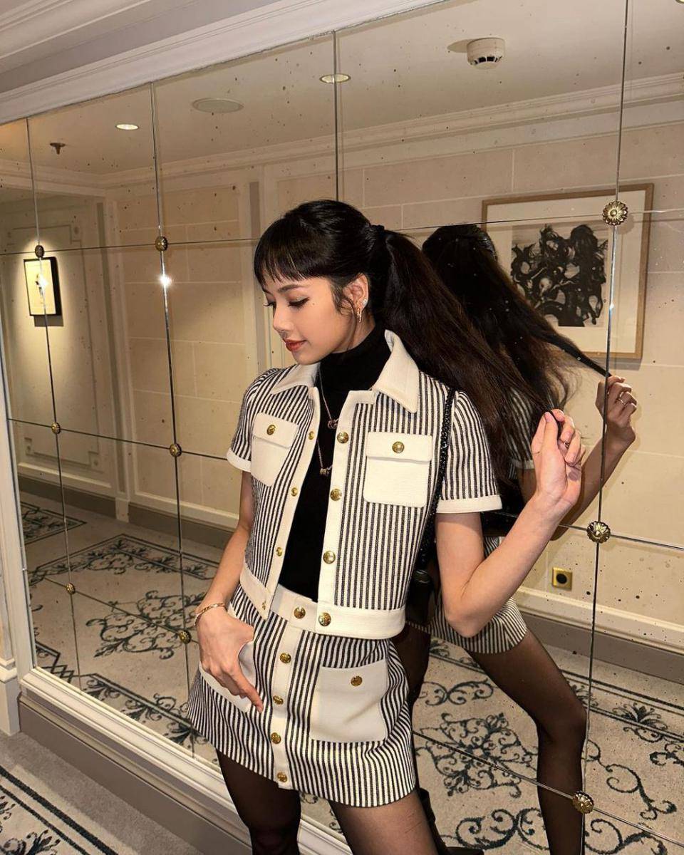 padu padan pattern outfit ala Lisa BLACKPINK (instagram.com/lalalalisa_m)