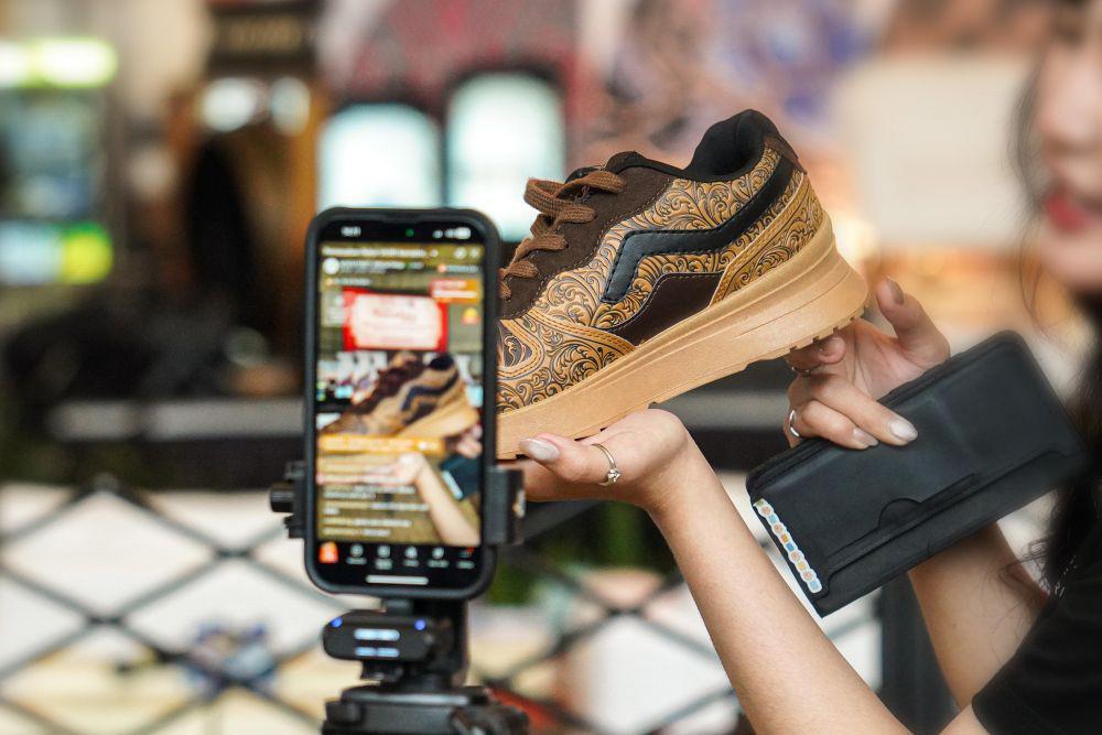 Rekor! Aerostreet x Wonderful Indonesia Jual 20 ribu Sepatu di Shopee
