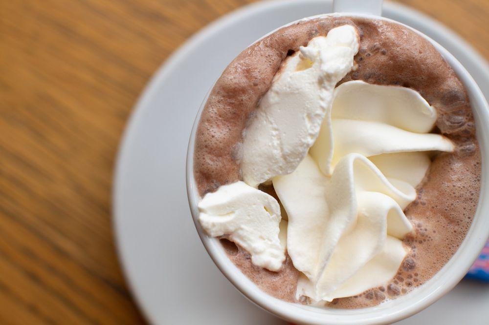 Resep Warme Chocolademelk, Cokelat Panas Belanda dengan Krim
