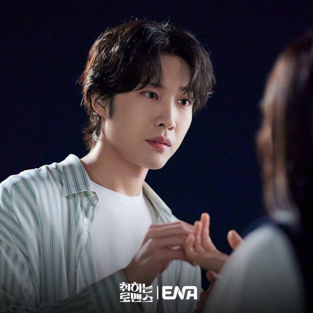 Yoon Min Joo (Lee Jong Won) di drama Brewing Love (instagram.com/channel.ena.d)