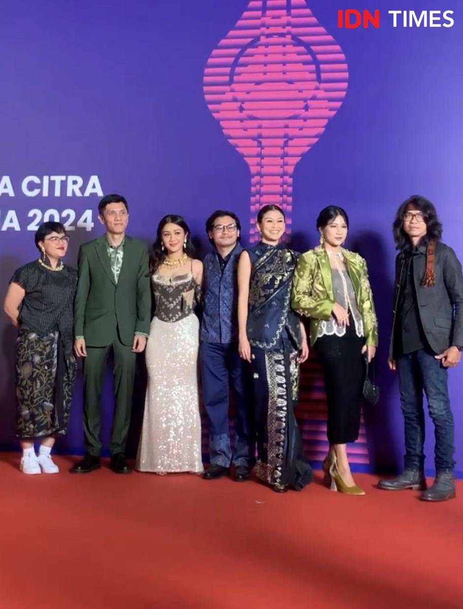 potret artis di red carpet FFI 2024 (IDN Times/Elizabeth Chiquita)