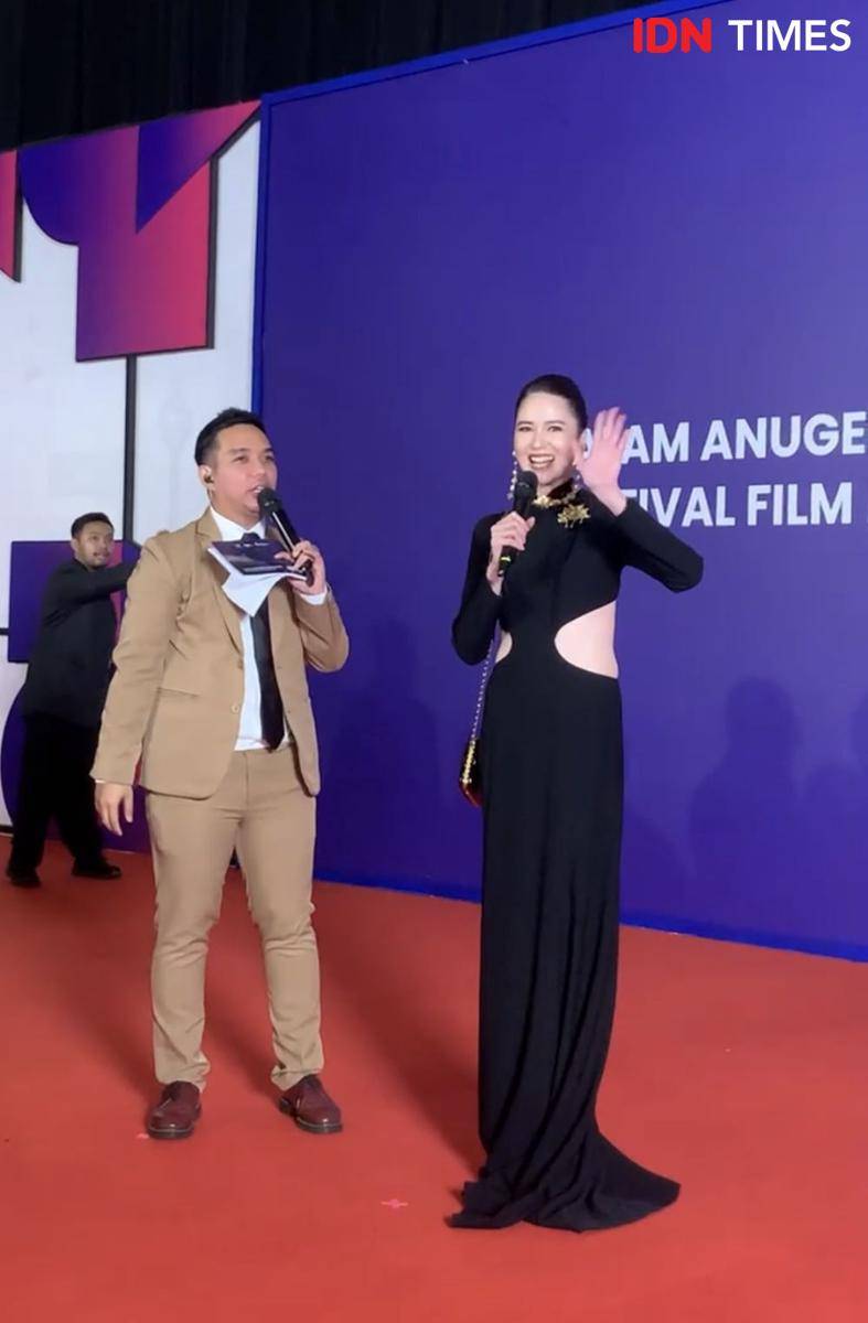potret artis di red carpet FFI 2024 (IDN Times/Elizabeth Chiquita)