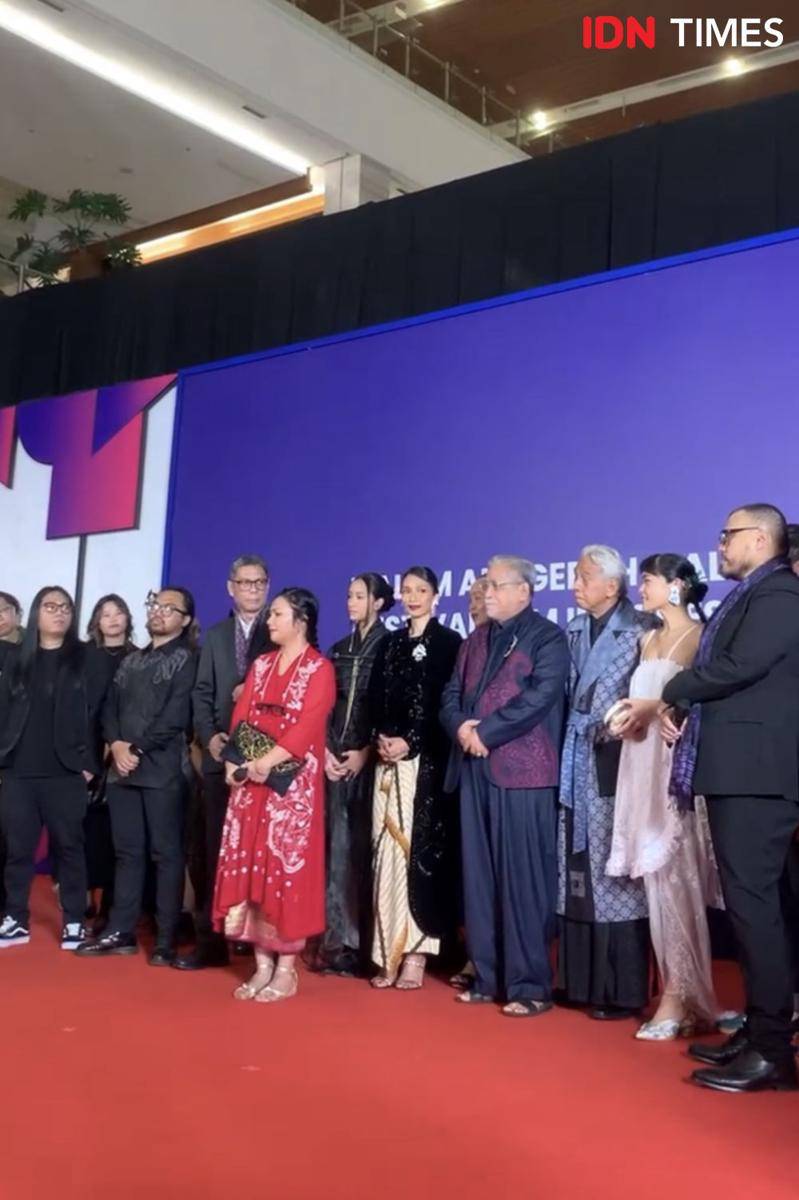 potret artis di red carpet FFI 2024 (IDN Times/Elizabeth Chiquita)