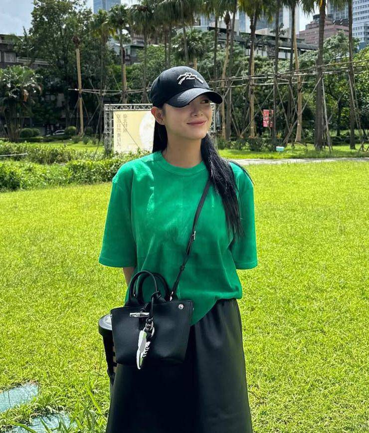 Kim Se-jeong (instagram.com/clean_0802)