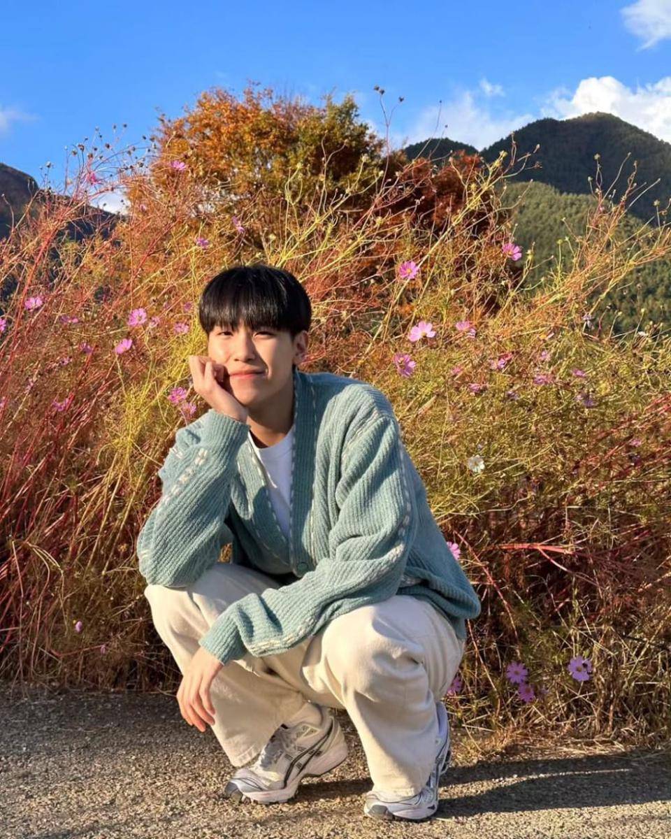outfit knit wear ala Junior Panachai (instagram.com/junniorrs)