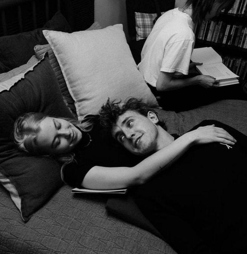 potret Paul Mescal dengan Phoebe Bridgers (via instagram.com/Phoebebridgers)