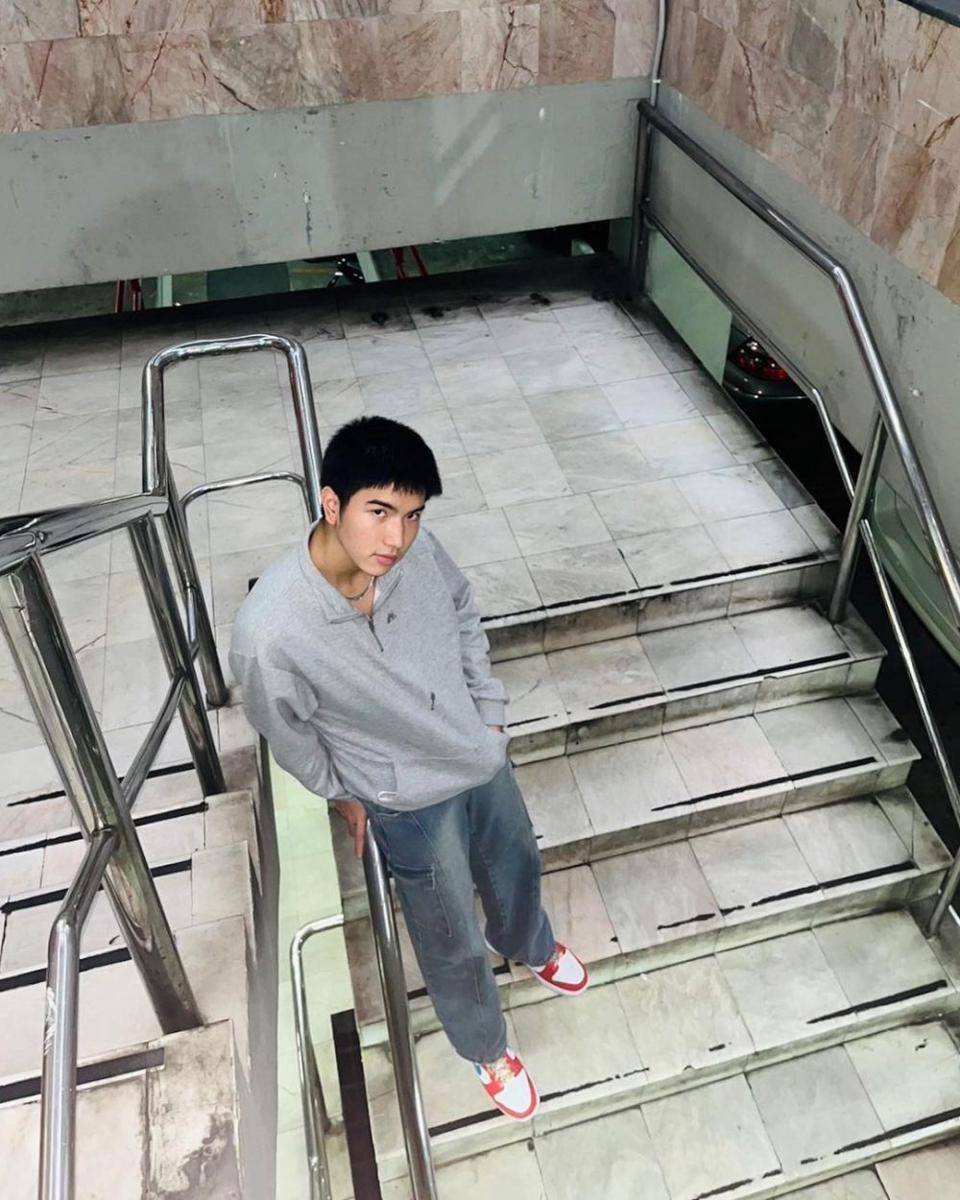 OOTD pakai celana kargo ala Keen Suvijak (Instagram.com/keenkeno)