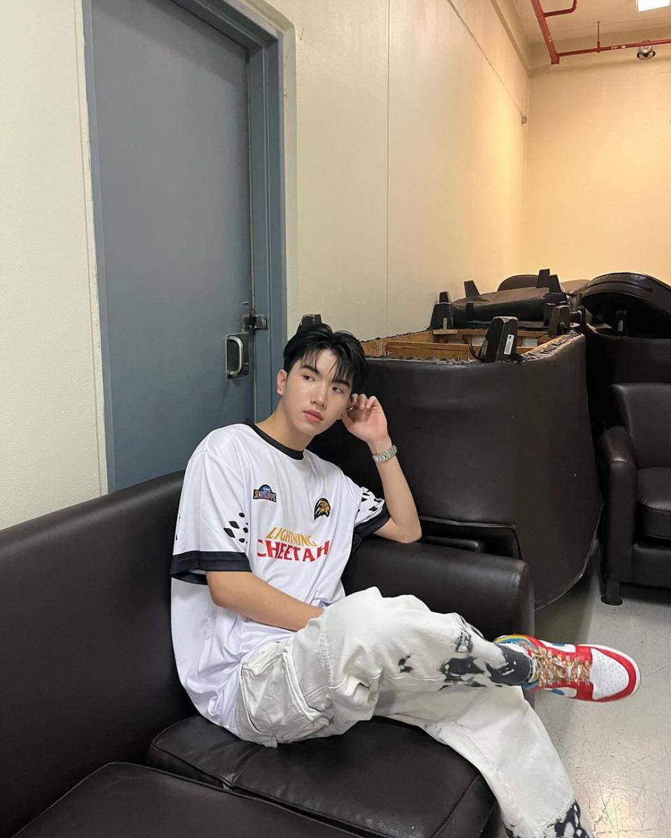 OOTD pakai celana kargo ala Keen Suvijak (Instagram.com/keenkeno)