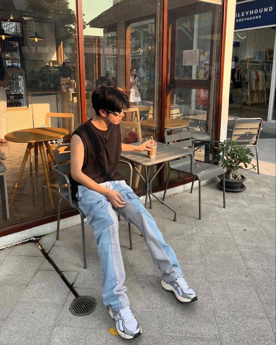OOTD pakai celana kargo ala Keen Suvijak (Instagram.com/keenkeno)