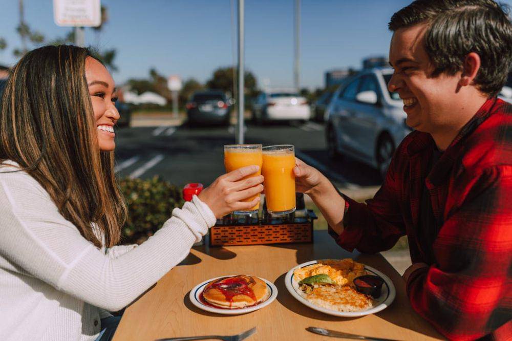 ilustrasi persahabatan (pexels.com/RDNE Stock project)