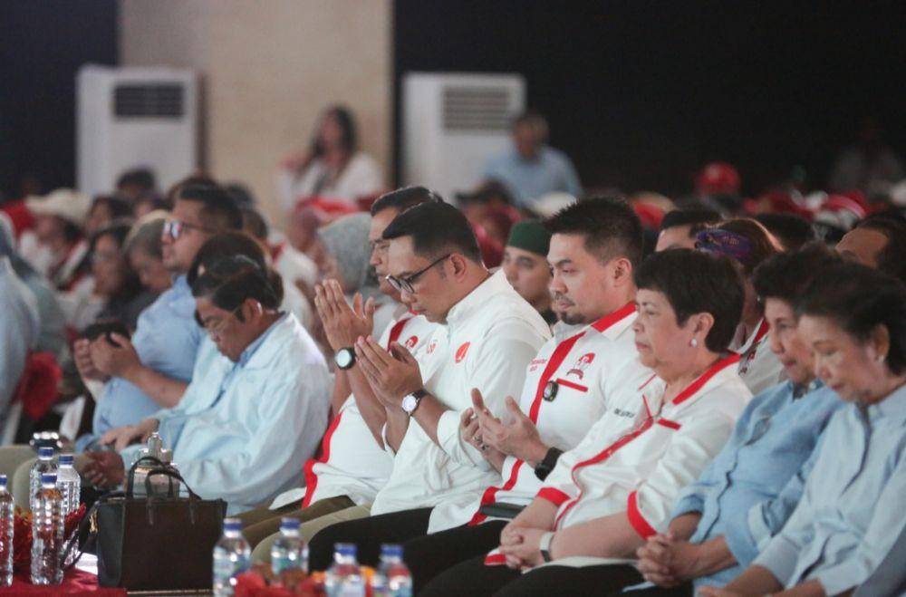 Calon gubernur Jakarta nomor urut satu, Ridwan Kamil ketika menerima dukungan dari relawan Pandawa Lima. (Dokumentasi tim media RIDO)