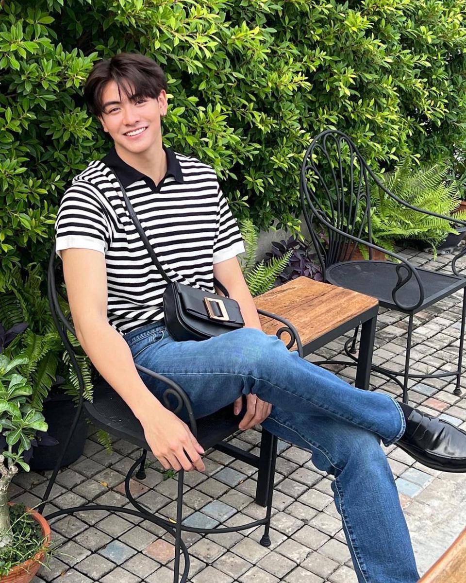 style cowok cuek ala Joong Archen (instagram.com/chen_rcj)